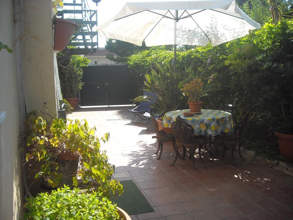 Apartment In A Villa A Mondello Εξωτερικό φωτογραφία